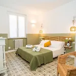 H H Il Vicolo Moneglia
