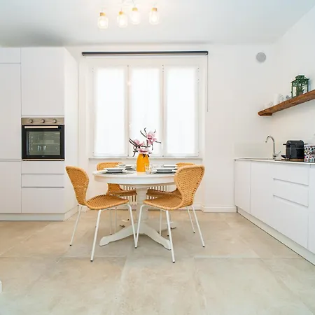 H H Il Vicolo Apartment *