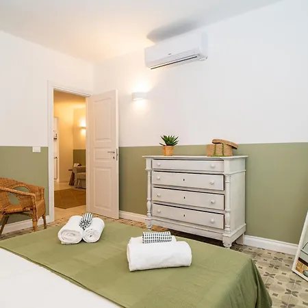 H H Il Vicolo * Moneglia