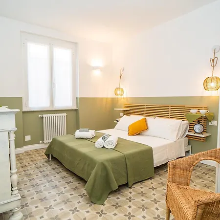 H H Il Vicolo Moneglia