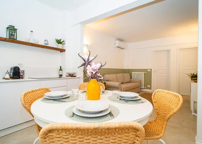 H H Il Vicolo * Moneglia