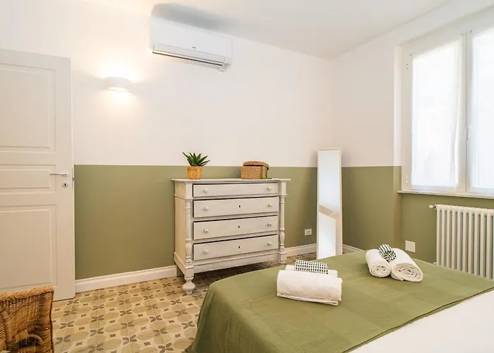 H H Il Vicolo Moneglia