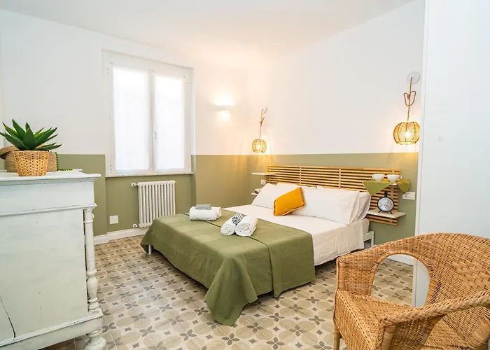 H H Il Vicolo Moneglia