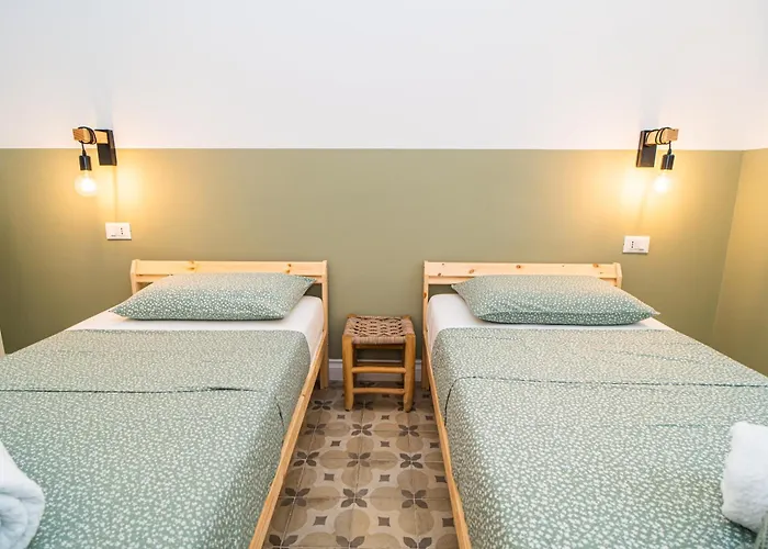 H H Il Vicolo * Moneglia