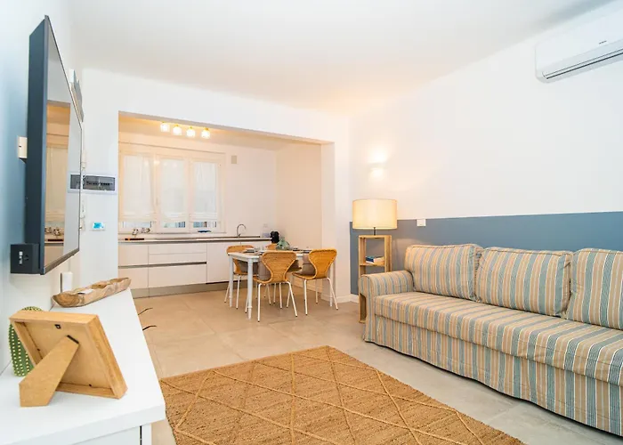 H H Il Vicolo Moneglia