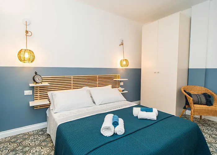 H H Il Vicolo * Moneglia