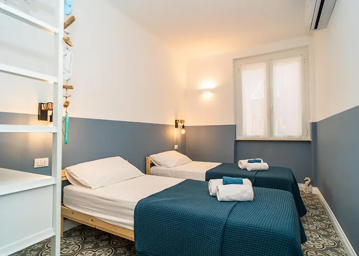 H H Il Vicolo Moneglia