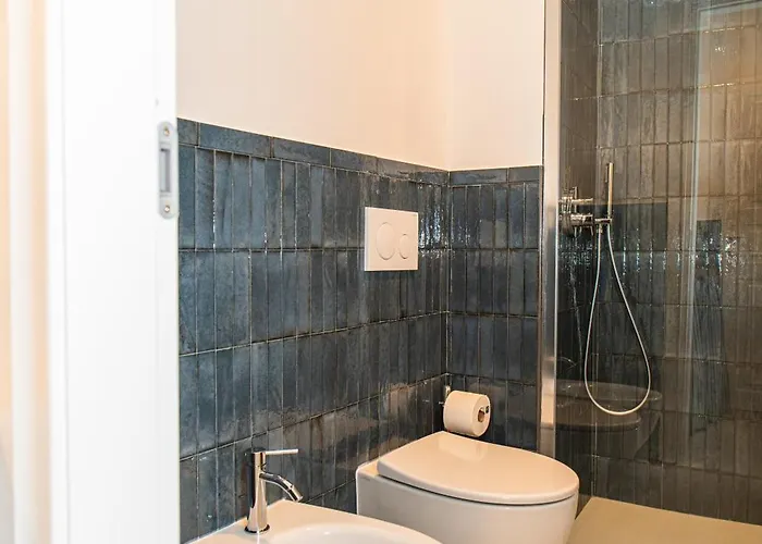 H H Il Vicolo Moneglia