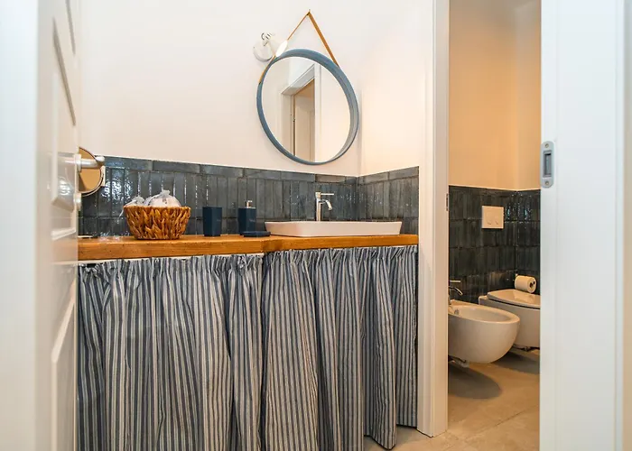 H H Il Vicolo * Moneglia